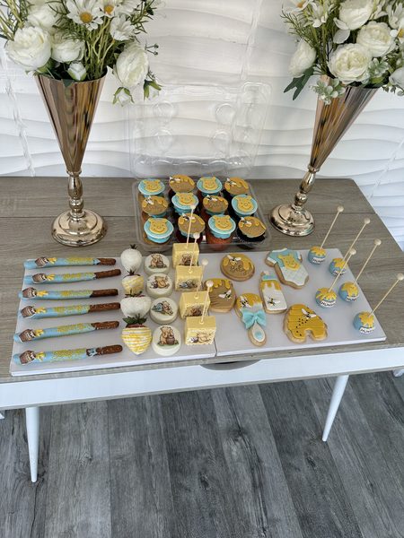 Baby shower cake