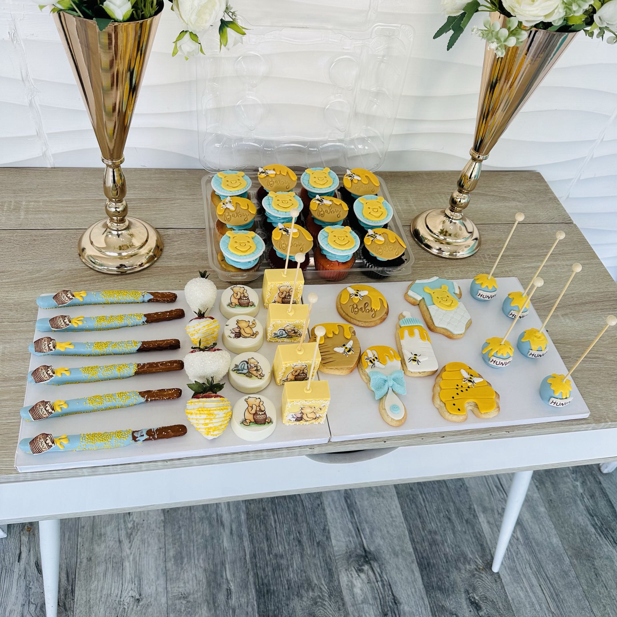 Cupcakes, cookies and treats by the dozen